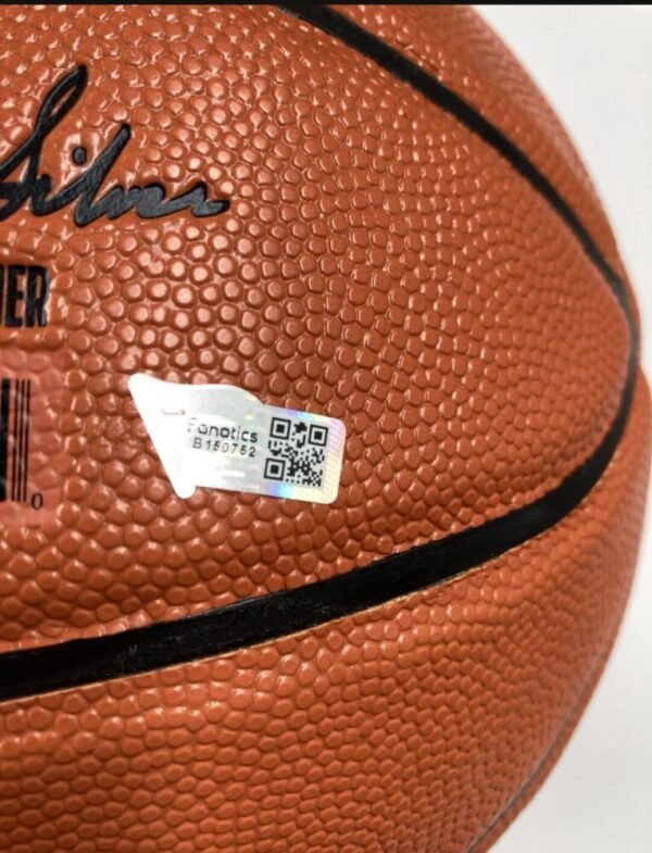 OFFICIAL SPALDING BASKETBALL SIGNED BY THE LEGEND OF SAN ANTONIO SPURS AND HALL OF FAMER  DAVID ROBINSON - Image 3