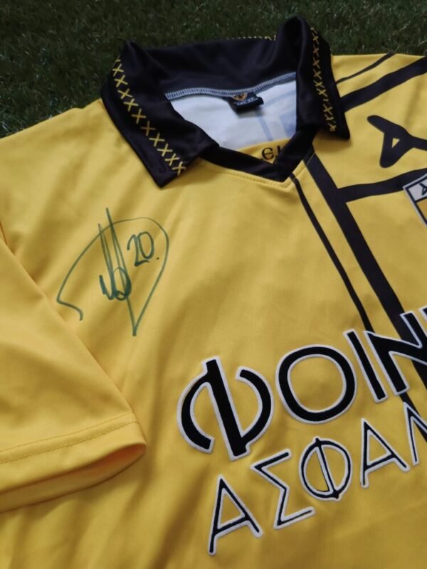 OFFICIAL RETRO REPLICA AEK F.C SHIRT SIGNED BY THE CAPTAIN PETRO MANTALO - Image 5