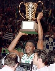 COLLECTABLE OFFICIAL WILSON BASKETBALL NBA EDITION IN A DISPLAY WITH A MIRROR SIGNED BY THE LEGEND AND HALL OF FAMER DOMINIQUE WILKINS
