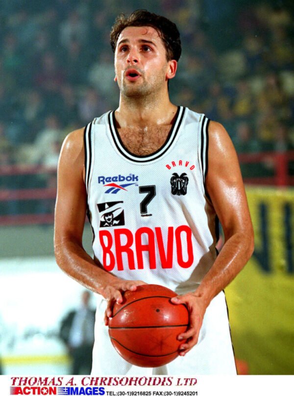 COLLECTABLE OFFICIAL GOLDEN WILSON BASKETBALL IN A DISPLAY WITH A MIRROR SIGNED BY THE LEGEND OF PAOK B.C BANE PRELEVIC INSCRIPTION “THE TIGER”  “ΜΠΑΝΕ”
