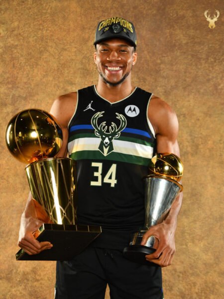 COLLECTABLE OFFICIAL SPALDING BASKETBALL ON PLEXIGLASS DISPLAY WITH MIRROR SIGNED BY THE SUPERSTAR OF NBA AND GREEK NATIONAL TEAM GIANNI ANTETOKOUNMPO
