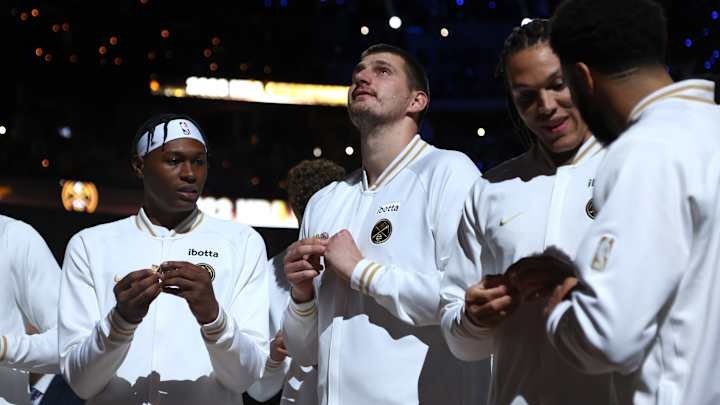 COLLECTABLE ONE OFF WORN JACKET “RING CEREMONY” DE ANDRE JORDAN BEFORE THE GAME DENVER – L.A LAKERS (24/10/23) COA NBA, PHOTOMACHED - Image 13