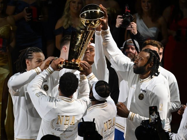 COLLECTABLE ONE OFF WORN JACKET “RING CEREMONY” DE ANDRE JORDAN BEFORE THE GAME DENVER – L.A LAKERS (24/10/23) COA NBA, PHOTOMACHED - Image 10