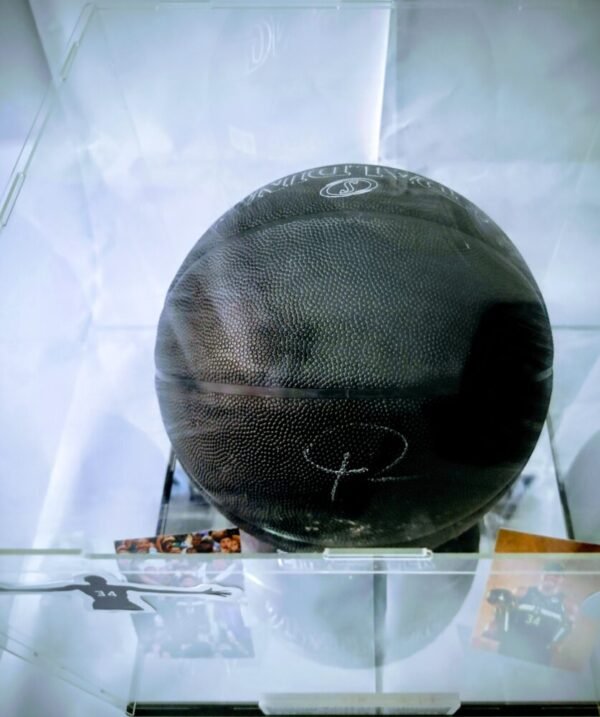 COLLECTABLE OFFICIAL SPALDING BASKETBALL ON PLEXIGLASS DISPLAY WITH MIRROR SIGNED BY THE SUPERSTAR OF NBA AND GREEK NATIONAL TEAM GIANNI ANTETOKOUNMPO - Image 7