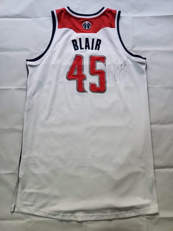 MATCH WORN OR ISSUED SHIRT AND SIGNED DE JUAN BLAIR WASHINGTON WIZARDS  SEASON 2015/16 - Image 2