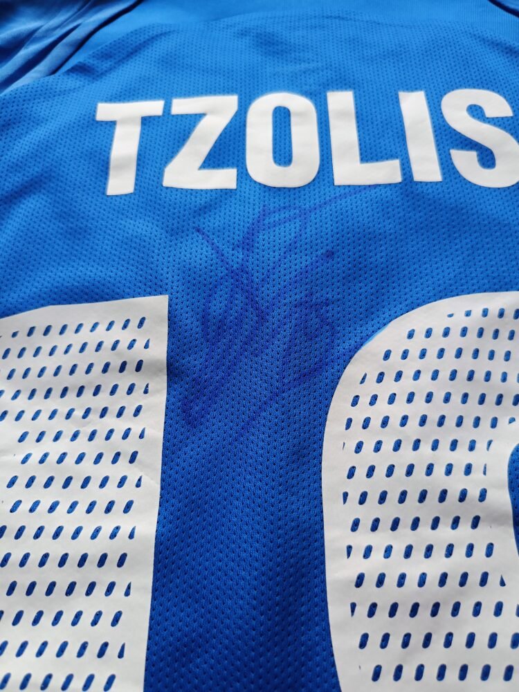 COLLECTABLE MATCH ISSUED SHIRT AND SIGNED OF THE GOAL SCORER CHRISTOS TZOLIS FINLAND – GREECE 0-2 (17/11/24) NATIONS LEAGUE - Image 4