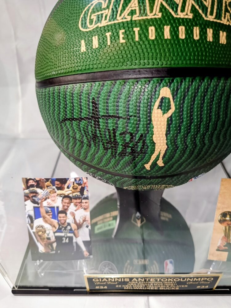 COLLECTABLE OFFICIAL WILSON BASKETBALL GIANNIS ANTETOKOUNMPO ON PLEXIGLASS DISPLAY WITH MIRROR SIGNED BY THE SUPERSTAR OF NBA AND GREEK NATIONAL TEAM GIANNI ANTETOKOUNMPO - Image 3
