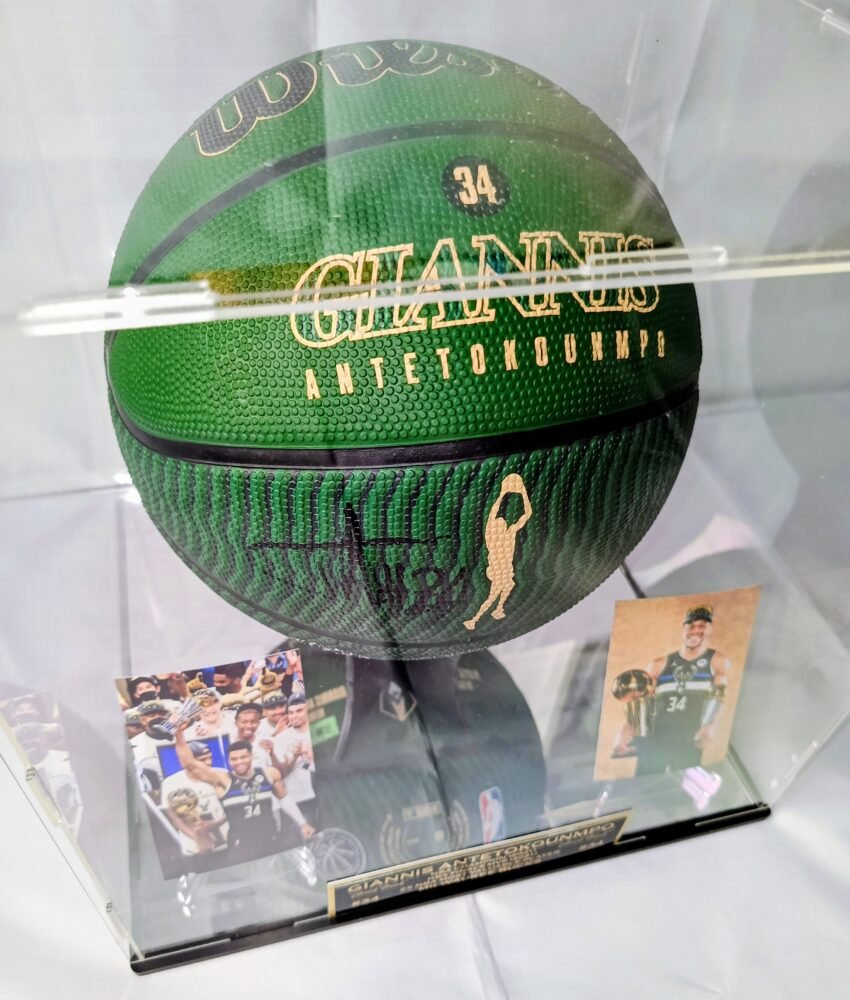 COLLECTABLE OFFICIAL WILSON BASKETBALL GIANNIS ANTETOKOUNMPO ON PLEXIGLASS DISPLAY WITH MIRROR SIGNED BY THE SUPERSTAR OF NBA AND GREEK NATIONAL TEAM GIANNI ANTETOKOUNMPO - Image 6