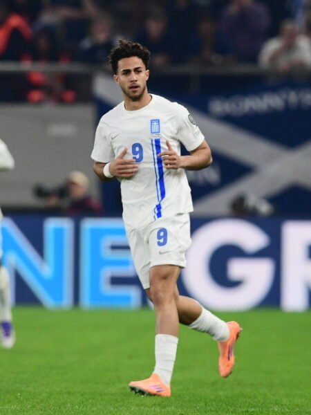 ΤΗE COLLECTABLE SIGNED JERSEY FROM THE FIRST APPEARANCE OF  XARALAMPOS KOSTOULAS GREECE - SCOTLAND 3-2 (15/11/25) QUALIFICATIONS WORLD CUP 26