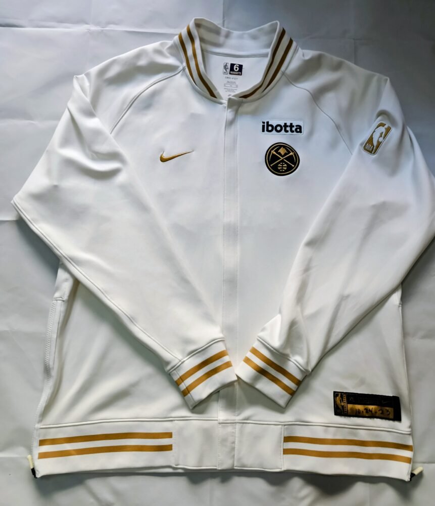 COLLECTABLE ONE OFF WORN JACKET “RING CEREMONY” DE ANDRE JORDAN BEFORE THE GAME DENVER – L.A LAKERS (24/10/23) COA NBA, PHOTOMACHED - Image 6