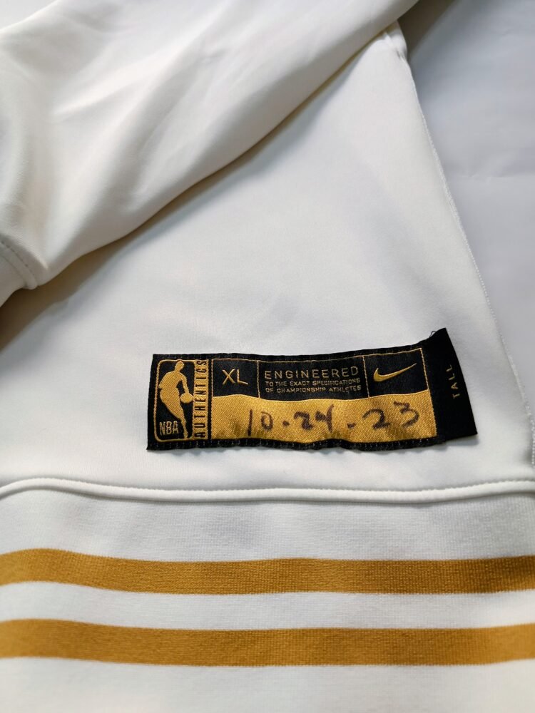 COLLECTABLE ONE OFF WORN JACKET “RING CEREMONY” DE ANDRE JORDAN BEFORE THE GAME DENVER – L.A LAKERS (24/10/23) COA NBA, PHOTOMACHED - Image 9