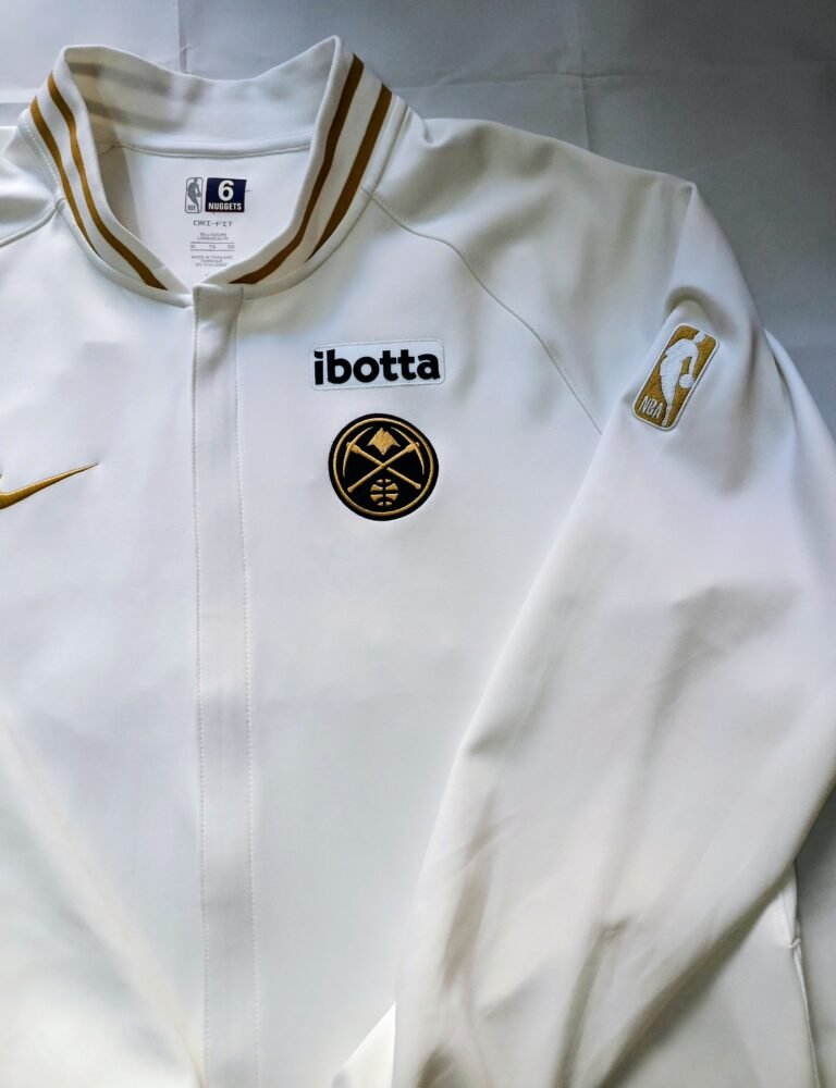 COLLECTABLE ONE OFF WORN JACKET “RING CEREMONY” DE ANDRE JORDAN BEFORE THE GAME DENVER – L.A LAKERS (24/10/23) COA NBA, PHOTOMACHED - Image 7