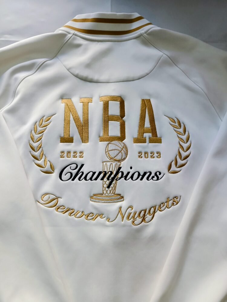 COLLECTABLE ONE OFF WORN JACKET “RING CEREMONY” DE ANDRE JORDAN BEFORE THE GAME DENVER – L.A LAKERS (24/10/23) COA NBA, PHOTOMACHED - Image 3