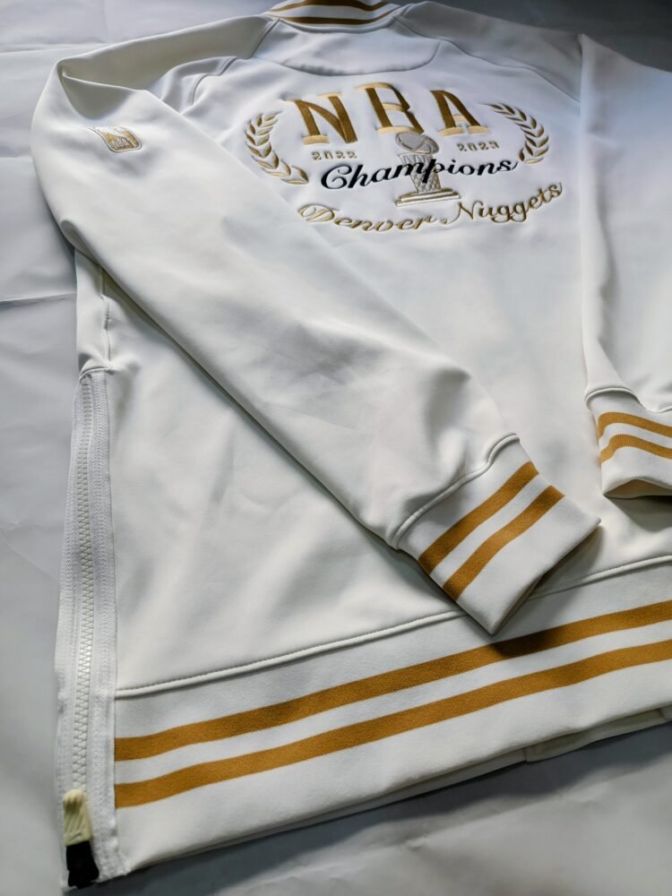 COLLECTABLE ONE OFF WORN JACKET “RING CEREMONY” DE ANDRE JORDAN BEFORE THE GAME DENVER – L.A LAKERS (24/10/23) COA NBA, PHOTOMACHED - Image 5