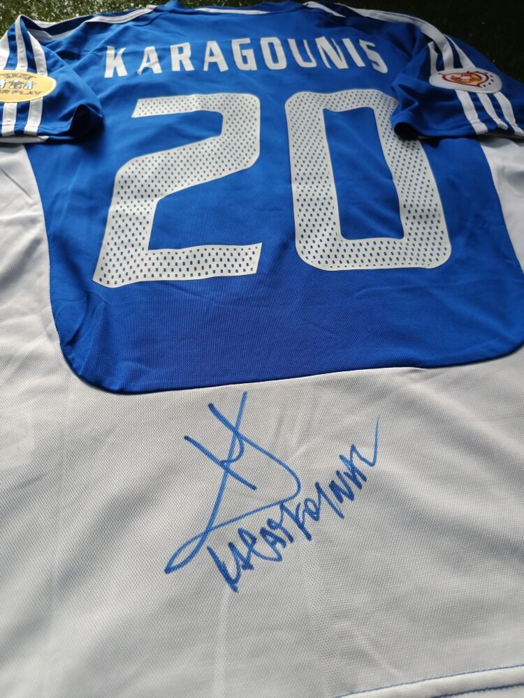 COLLECTABLE REPLICA SHIRT OF EURO 2004 SIGNED BY THE CAPTAIN AND EUROPEAN CHAMPION GIORGO KARAGKOUNI - Image 3