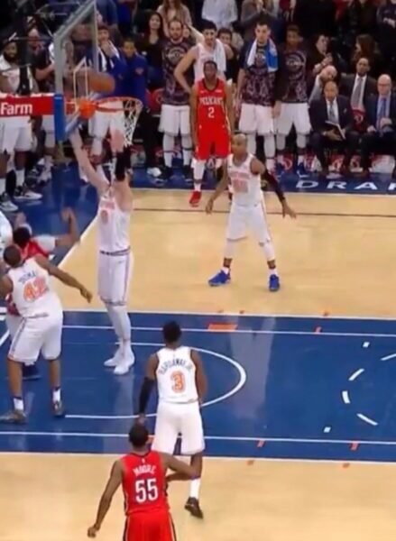 MATCH WORN SHIRT  JOAKIN NOAH NEW YORK KNICKS - NEW ORLEAN PELECANS 118- 123 (14/01/18) NBA REGULAR SEASON  COA NBA STEINER