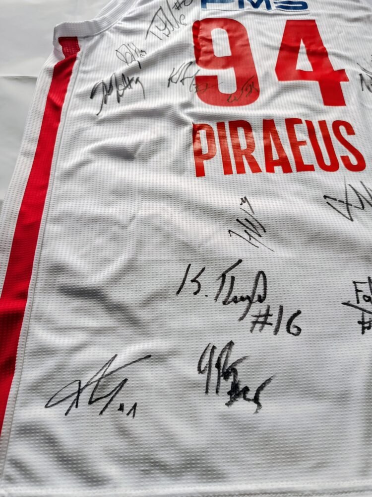 COLLECTABLE OFFICIAL JSA SHIRT OF THE GREEK CHAMPIONS EVAN FOURNIER SIGNED BY ALL THE TEAM OF OLYMPIAKOS B.C AND THE COACH GEORGE BARTSOKAS - Image 3