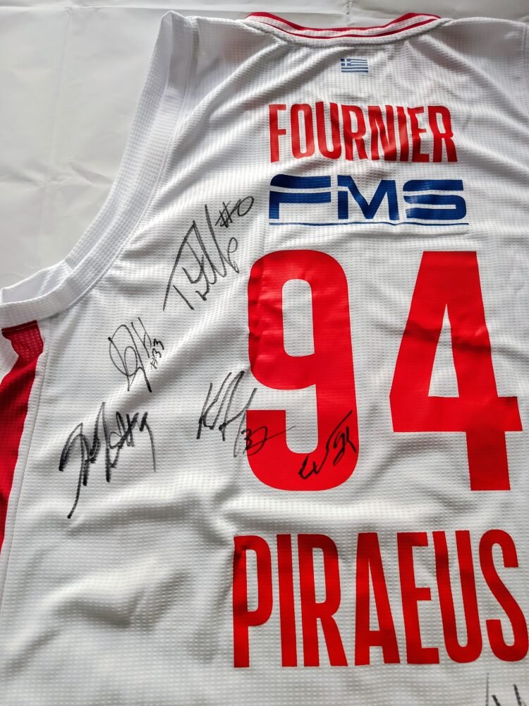 COLLECTABLE OFFICIAL JSA SHIRT OF THE GREEK CHAMPIONS EVAN FOURNIER SIGNED BY ALL THE TEAM OF OLYMPIAKOS B.C AND THE COACH GEORGE BARTSOKAS - Image 5