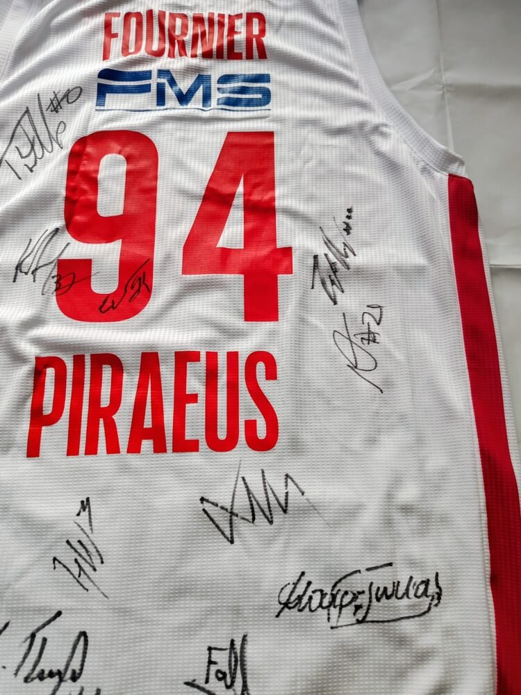 COLLECTABLE OFFICIAL JSA SHIRT OF THE GREEK CHAMPIONS EVAN FOURNIER SIGNED BY ALL THE TEAM OF OLYMPIAKOS B.C AND THE COACH GEORGE BARTSOKAS - Image 6