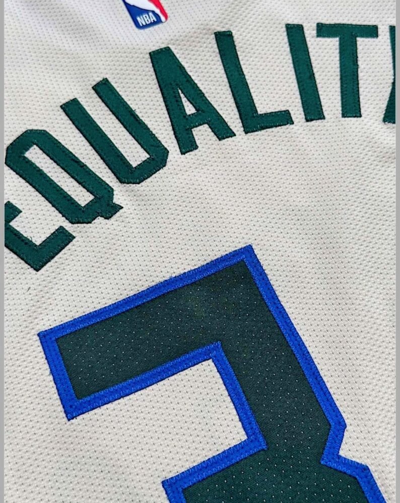 COLLECTABLE MATCH ISSUED SHIRT FRAMED 61cm X 81cm AND SIGNED BY THE 2X NBA MVP, 1X FINALS MVP GIANNI ANTETOKOUNMPO HOUSTON ROCKETS – MILWAUKEE BUCKS 120-116 ( 03/08/20) COA GREY FLANNEL AND LOA JSA - Image 4