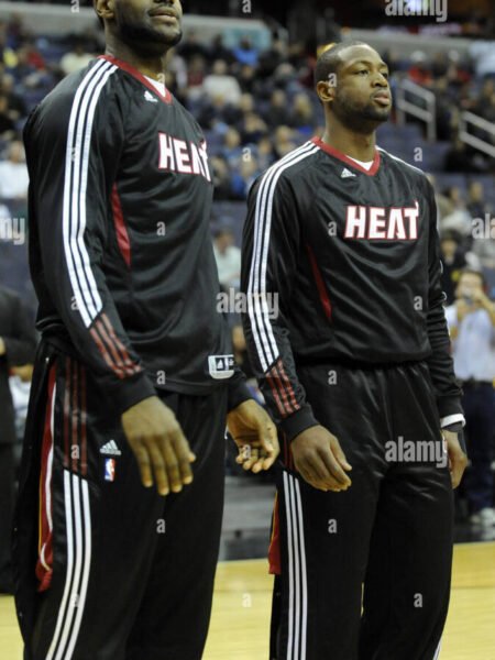 COLLECTABLE MATCH WORN WARM UP SHIRT AT THE NBA FINALS 2011 BY THE  -3X NBA CHAMPION  - 1X NBA FINALS MVP -12X ALL STAR AND HALL OF FAMER  DWYANE WADE MIAMI HEAT - DALLAS MAVERICKS NBA FINALS 2011