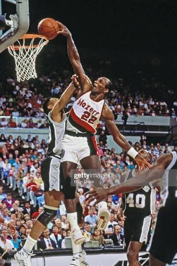 OFFICIAL MITCHELL AND NESS PORTLAND TRAIL BLAZERS JERSEY SIGNED BY -1X NBA CHAMPION -10 NBA ALL STAR -1X NBA FIRST TEAM AND HALL OF FAMER  CLYDE DREXLER COA JSA