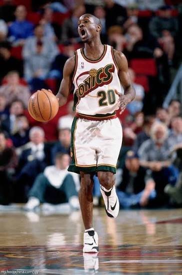 COLLECTABLE SEATTLE SUPER SONICS JERSEY SIGNED BY -9NBA ALL STAR -1X NBA CHAMPION -2X NBA FIRST TEAM AND HALL OF FAMER  GARY PAYTON  COA BECKETT