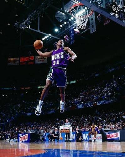 COLLECTABLE MILWAUKEE BUCKS JERSEY SIGNED BY -2 NBA CHAMPION -10X NBA ALL STAR AND HALL OF FAMER  RAY ALLEN COA BECKETT