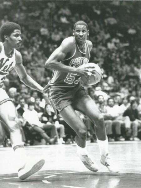 COLLECTABLE AUTOGRAPH   BY THE STAR OF DETROIT PISTONS CHICAGO BULLS AND PAOK  CLIFF LEVINGSTON FRAMED 33*23cm