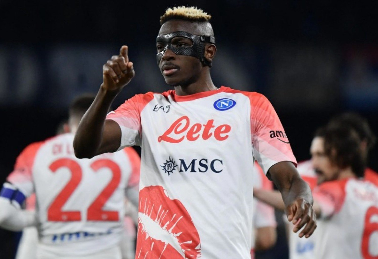 VICTOR OSIMHEN – NAPOLI – OFFICIAL VALENTINE’S DAY COLLECTOR JERSEY LIMITED EDITION – NUMBERED (681/3700) - Image 5