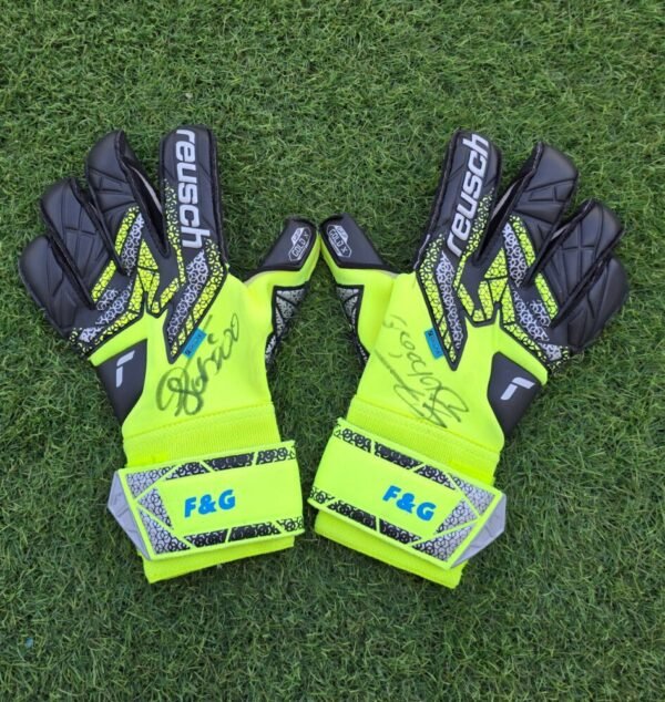 Fabiano – Omonoia Nicosia – MATCH PREPARED SIGNED GLOVES  – SEASON 2025-2026  - Image 2