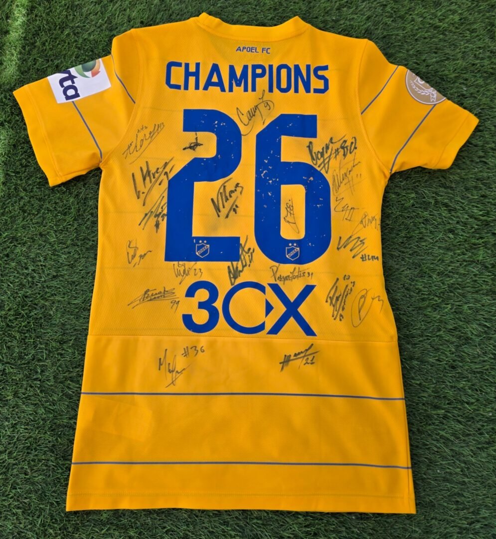 APOEL – OFFICIAL COLLECTOR’S JERSEY CELEBRATING THE CLUB’S 26TH LEAGUE TITLE AND 90TH ANNIVERSARY – SIGNED BY THE 2016/2017 SQUAD - Image 2
