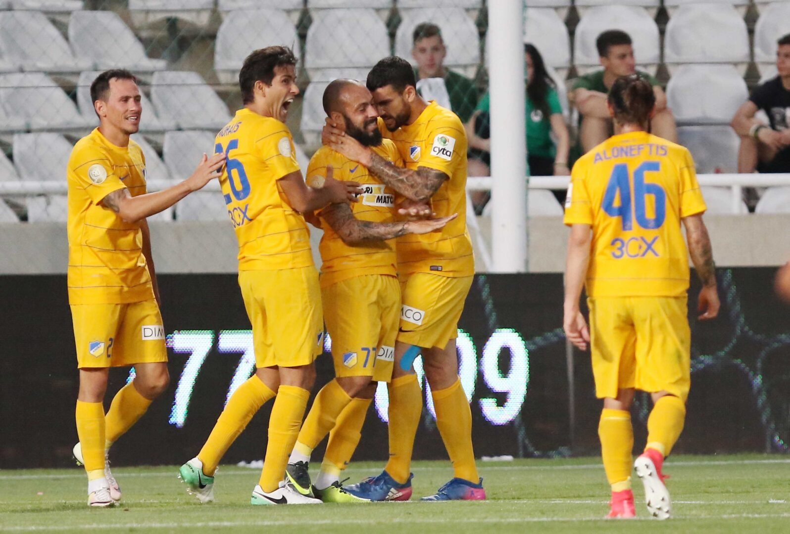 APOEL – OFFICIAL COLLECTOR’S JERSEY CELEBRATING THE CLUB’S 26TH LEAGUE TITLE AND 90TH ANNIVERSARY – SIGNED BY THE 2016/2017 SQUAD - Image 5