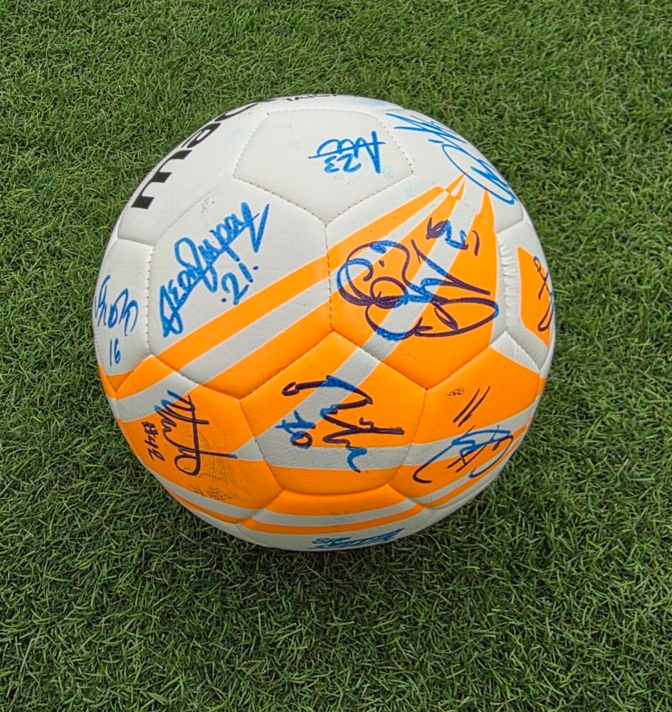 APOEL – MACRON BALL SIGNED BY TEAM PLAYERS – SEASON 2022/2023 - Image 4