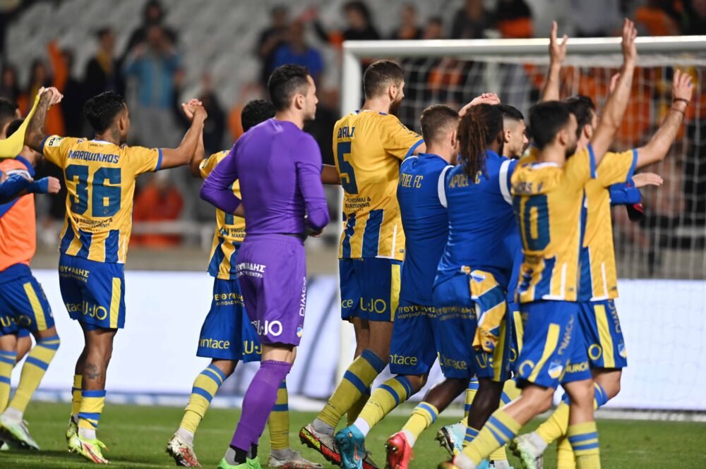 APOEL – MACRON BALL SIGNED BY TEAM PLAYERS – SEASON 2022/2023 - Image 5