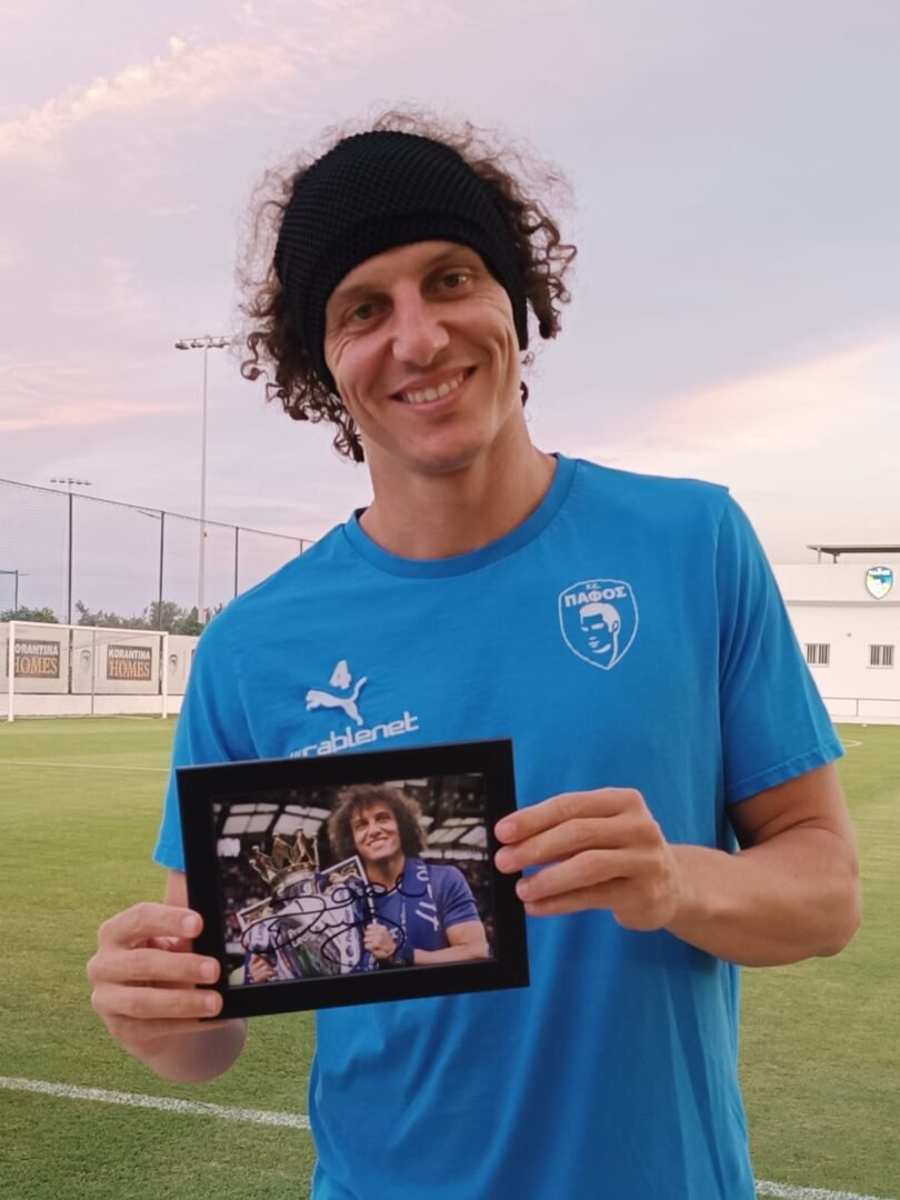 DAVID LUIZ – CHELSEA – HAND SIGNED FRAME - Image 2