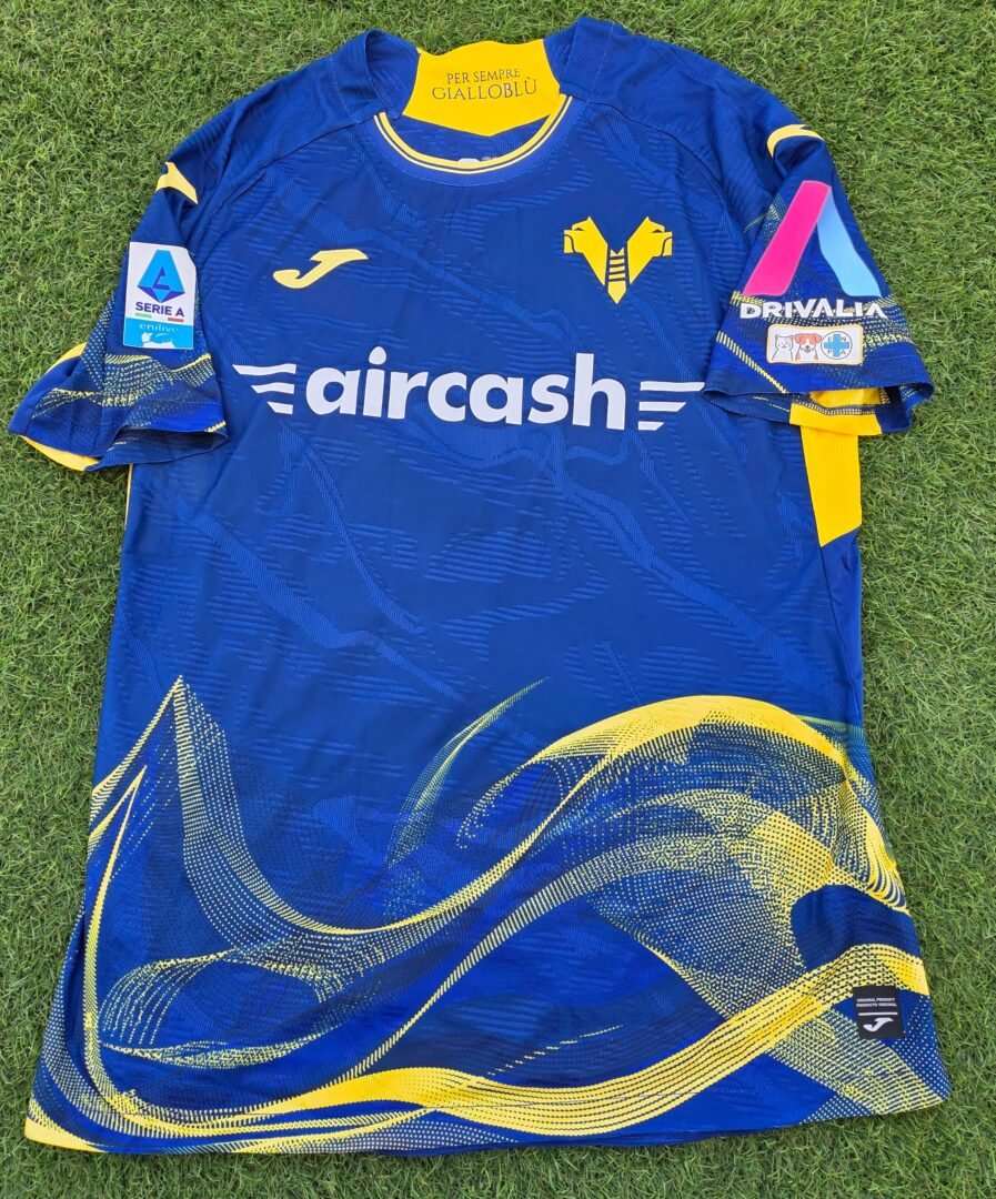 ENZO EBOSSE – HELLAS VERONA – MATCH ISSUED AND SIGNED JERSEY – HELLAS VERONA VS ATALANTA (3-1, 06/12/2025) – SERIE A - Image 3