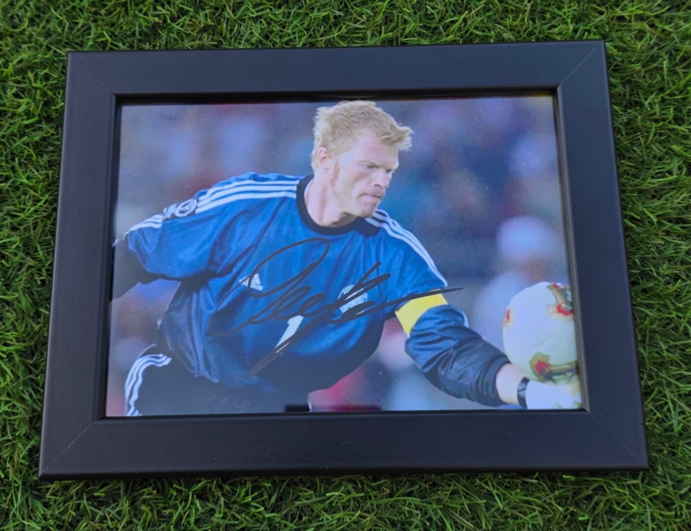 OLIVER KAHN – GERMANY NATIONAL TEAAM – HAND SIGNED FRAME - Image 3
