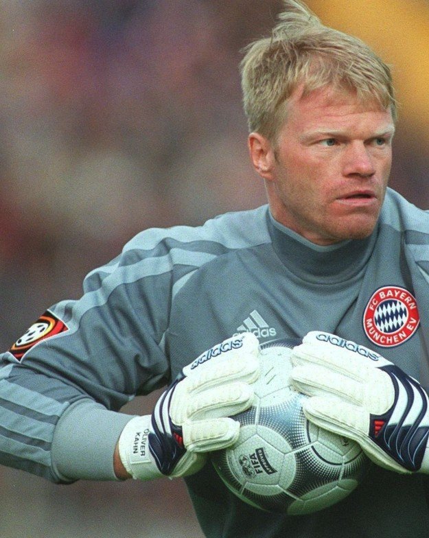 OLIVER KAHN – FC BAYERN MUNICH – OFFICIAL SIGNED JERSEY – SEASON 2001/2002 - Image 6