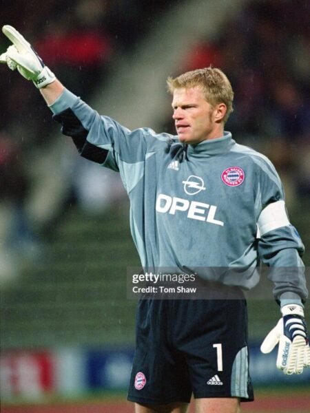 OLIVER KAHN - FC BAYERN MUNICH - OFFICIAL SIGNED JERSEY - SEASON 2001/2002