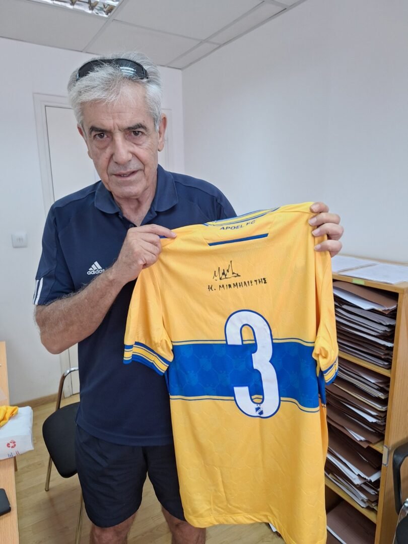 ΚOSTAKIS MIAMILIOTIS – APOEL – OFFICIAL JERSEY OF SEASON 2024/2025 SIGNED BY THE APOEL LEGEND - Image 2