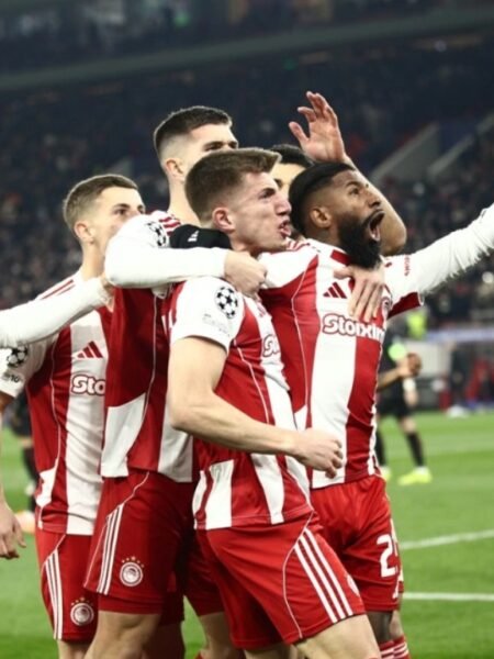 OLYMPIACOS PIRAEUS – TEAM SIGNED BALL – SEASON 2025/2026