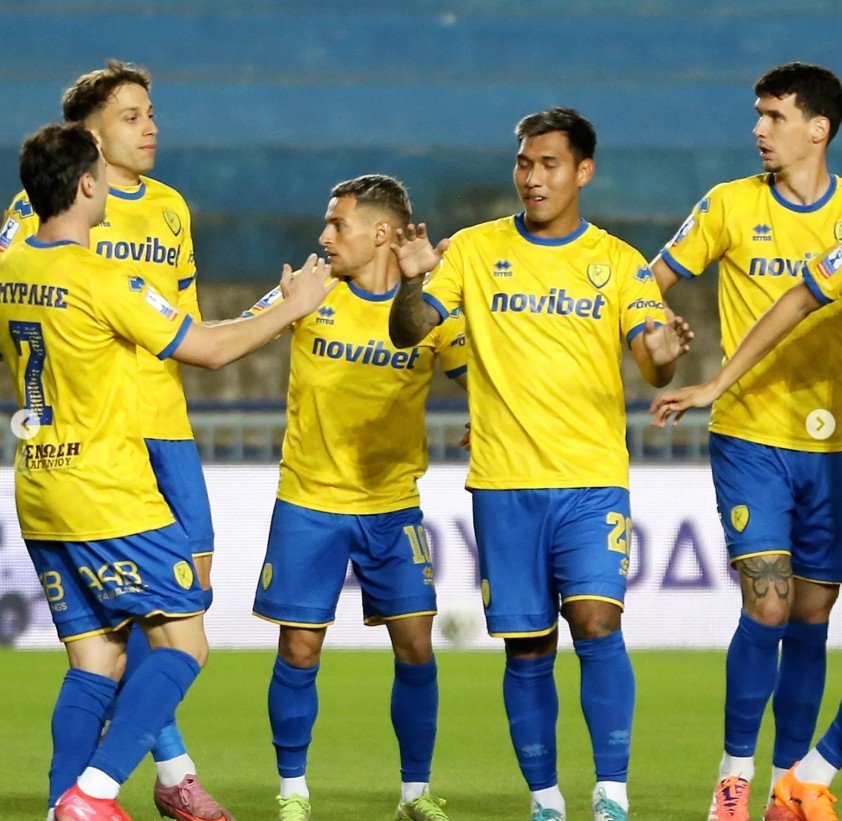 PANETOLIKOS – OFFICIAL TEAM SIGNED JERSEY – SEASON 2025/2026 - Image 4