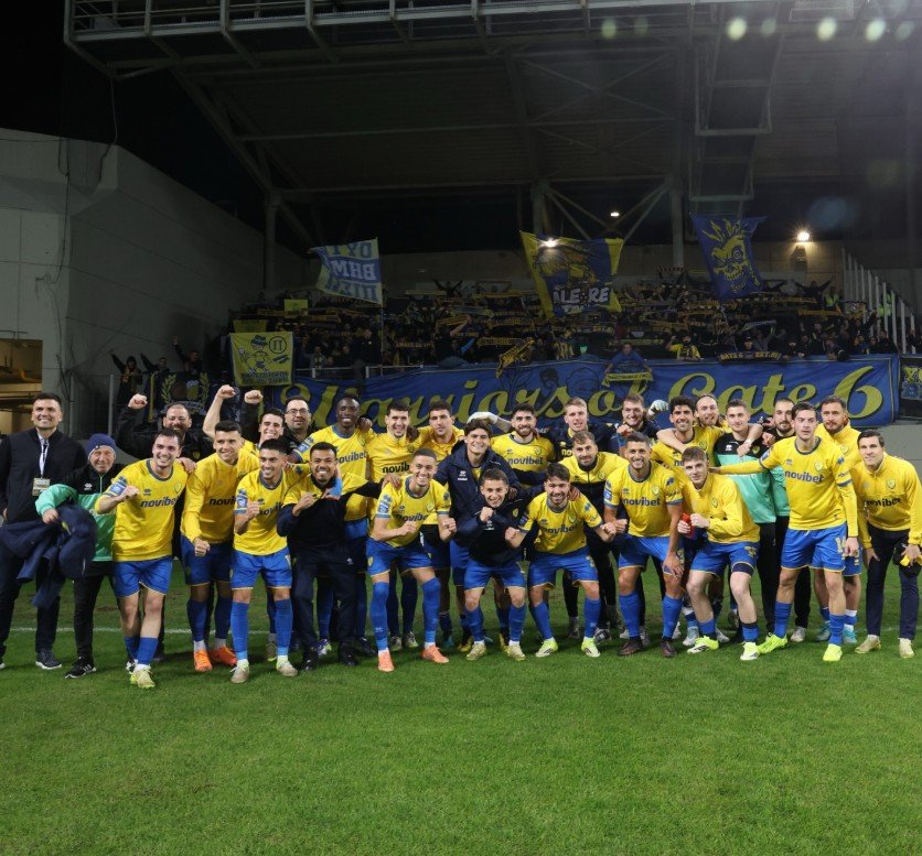 PANETOLIKOS – OFFICIAL TEAM SIGNED JERSEY – SEASON 2025/2026