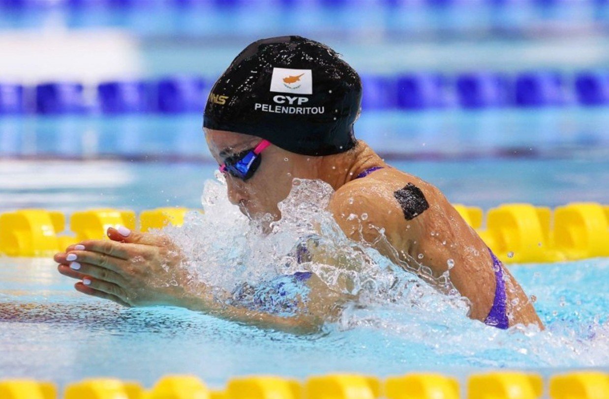 KAROLINA PELENDRITOU – CYPRUS NATIONAL TEAM – MATCH USED SWIMMING CAP AND GOGGLES – PARIS 2024 PARALYMPIC GAMES