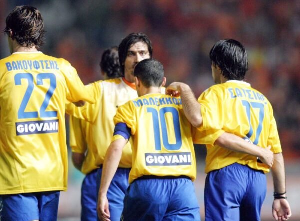 APOEL – COLLECTOR’S T-SHIRT WITH SIGNATURES FROM PLAYERS OF THE 2003/2004 SEASON