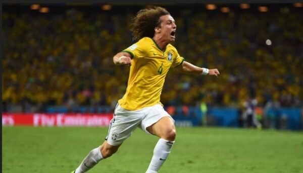 DAVID LUIZ – BRAZIL NATIONAL TEAM – HAND SIGNED FRAME - Image 3