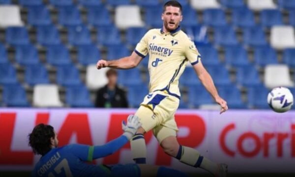 THOMAS HENRY – HELLAS VERONA – MATCH WORN JERSEY – SERIE A – SEASON 2022/2023 - Image 4