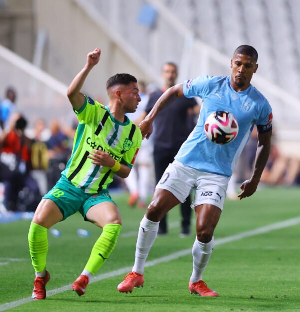 Jairo – Pafos FC – MATCH WORN CAPTAIN’S JERSEY IN THE CYPRUS CUP FINAL (AEK vs Pafos, 24/5/2025) – SIGNED – THE LAST WORN JERSEY OF JAIRO WITH THE TEAM - Image 3