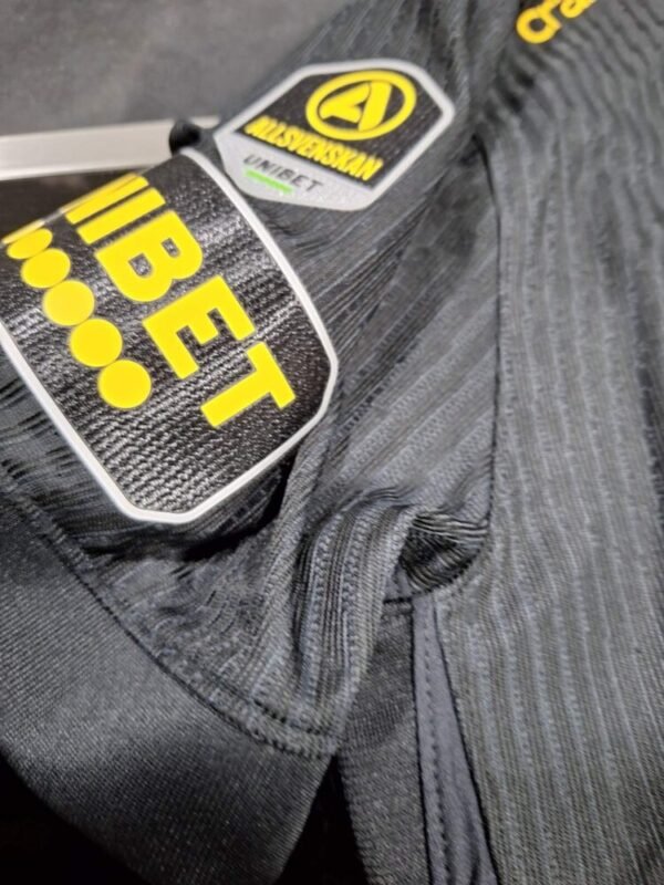 Andronikos Kakoullis – AIK – MATCH WORN AND SIGNED JERSEY IN THE MATCH AIK vs Djurgården (1-1, 4/5/2025) – ALLSVENSKAN - Image 5